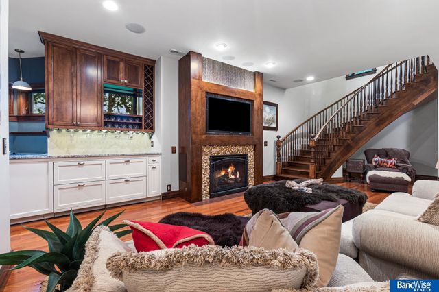 10000 Wagon Train Road, Hickman, NE 68372