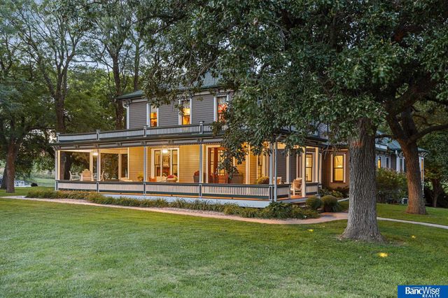 10000 Wagon Train Road, Hickman, NE 68372