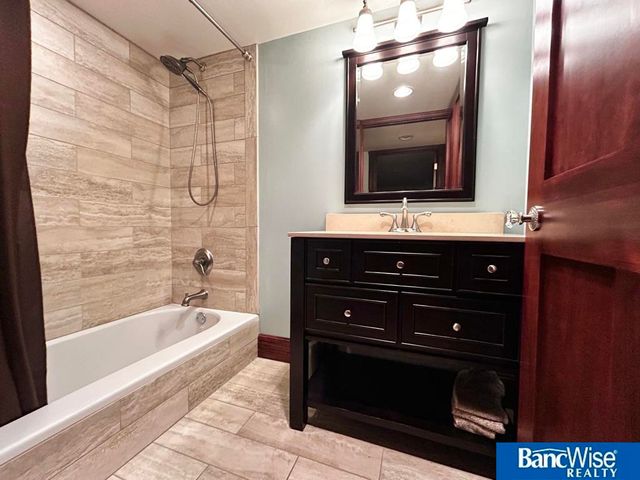 10000 Wagon Train Road, Hickman, NE 68372