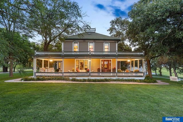 10000 Wagon Train Road, Hickman, NE 68372