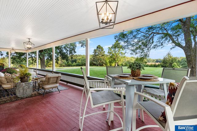 10000 Wagon Train Road, Hickman, NE 68372