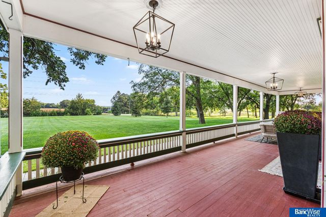 10000 Wagon Train Road, Hickman, NE 68372