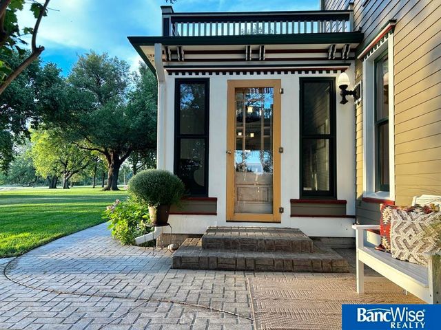 10000 Wagon Train Road, Hickman, NE 68372