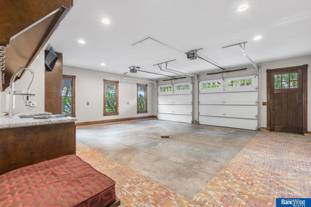 10000 Wagon Train Road, Hickman, NE 68372