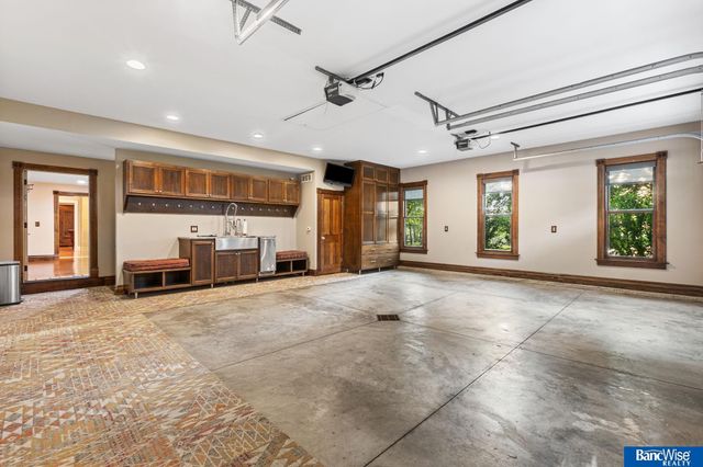10000 Wagon Train Road, Hickman, NE 68372