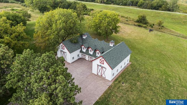 10000 Wagon Train Road, Hickman, NE 68372