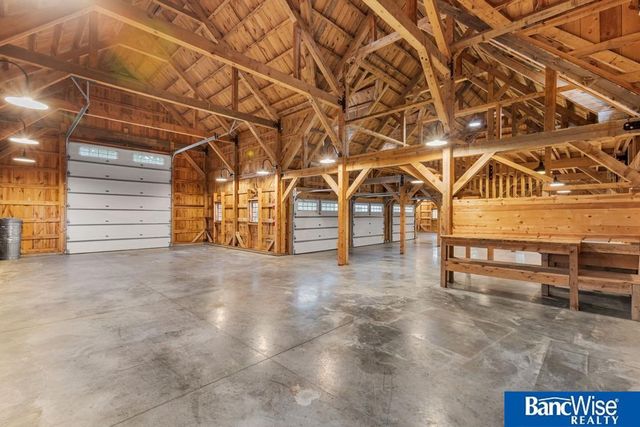 10000 Wagon Train Road, Hickman, NE 68372