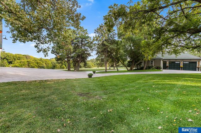 10000 Wagon Train Road, Hickman, NE 68372