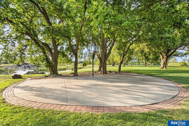 10000 Wagon Train Road, Hickman, NE 68372