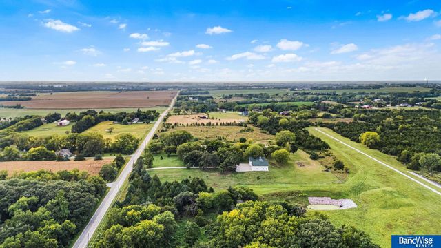 10000 Wagon Train Road, Hickman, NE 68372