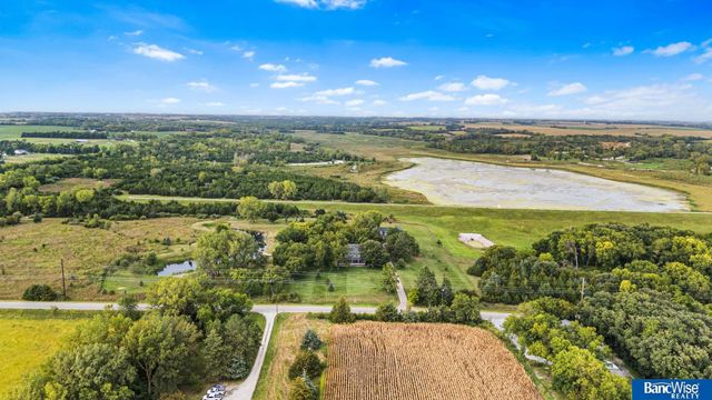 10000 Wagon Train Road, Hickman, NE 68372