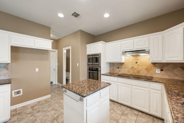 101 Pioneer TRL, Dripping Springs, TX 78620