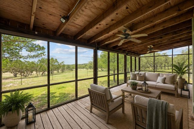 101 Pioneer TRL, Dripping Springs, TX 78620