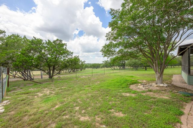 101 Pioneer TRL, Dripping Springs, TX 78620