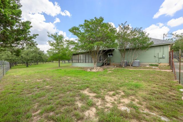 101 Pioneer TRL, Dripping Springs, TX 78620