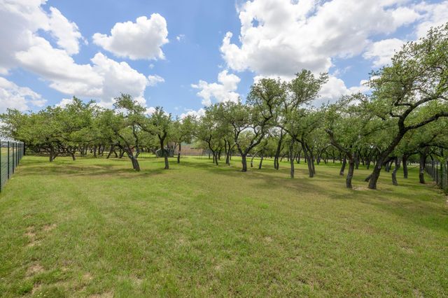 101 Pioneer TRL, Dripping Springs, TX 78620
