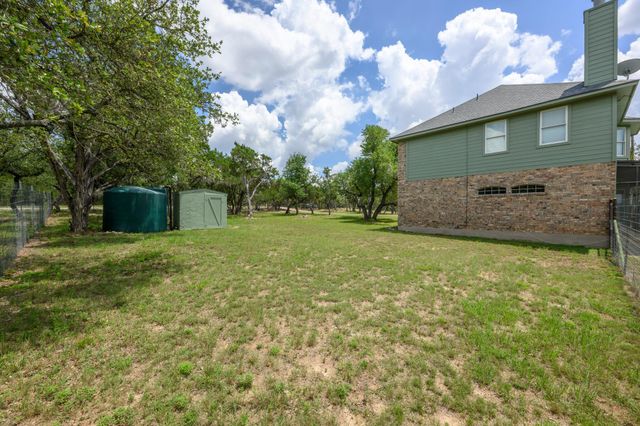 101 Pioneer TRL, Dripping Springs, TX 78620