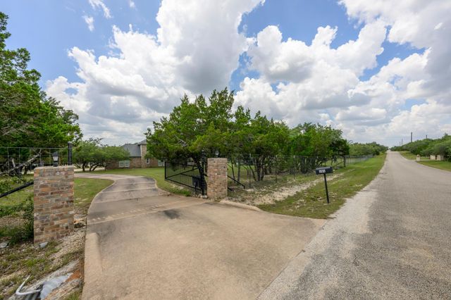 101 Pioneer TRL, Dripping Springs, TX 78620