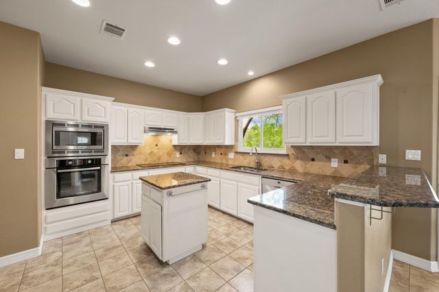 101 Pioneer TRL, Dripping Springs, TX 78620