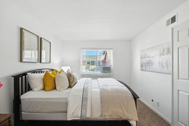 2102 2102 Galveston Ave B, San Jose, CA 95122