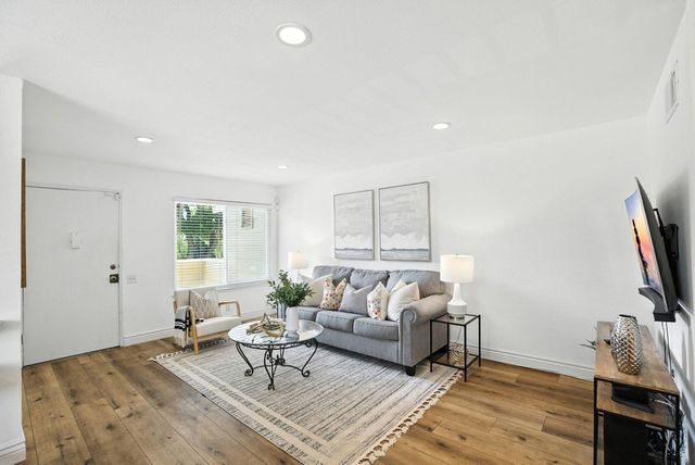 2102 2102 Galveston Ave B, San Jose, CA 95122