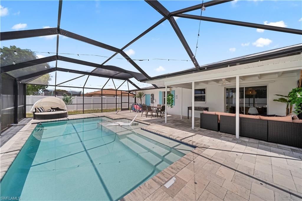 Image 10 of property listing at 710 SE 42nd LN, Cape Coral, FL 33904