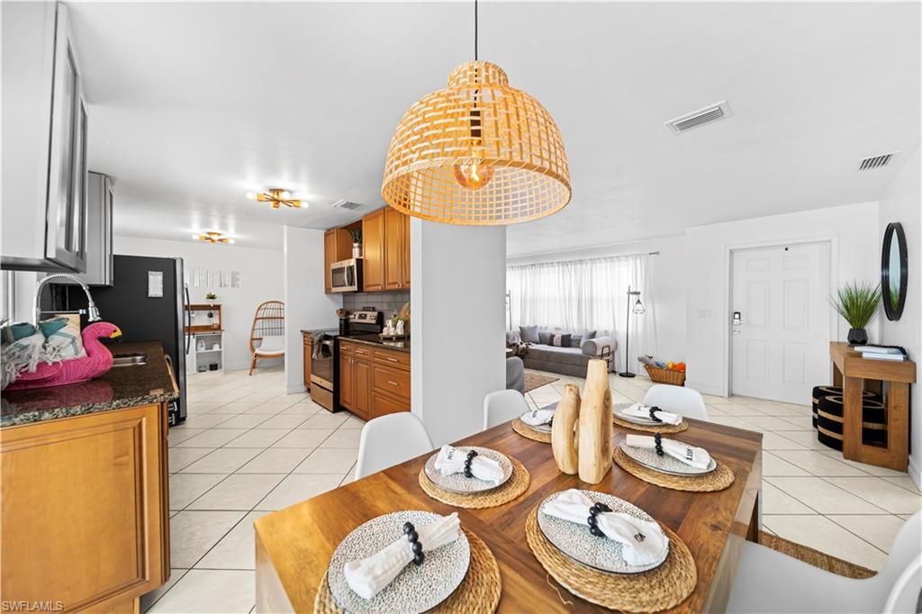 Image 24 of property listing at 710 SE 42nd LN, Cape Coral, FL 33904