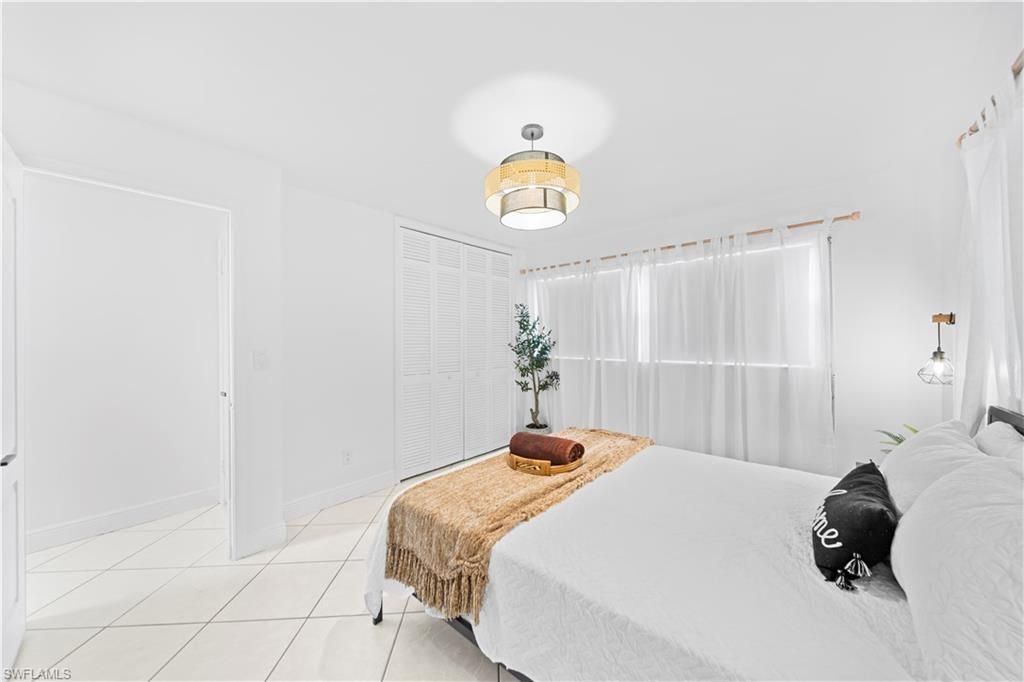 Image 27 of property listing at 710 SE 42nd LN, Cape Coral, FL 33904
