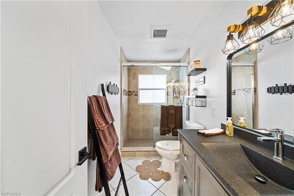 Image 31 of property listing at 710 SE 42nd LN, Cape Coral, FL 33904
