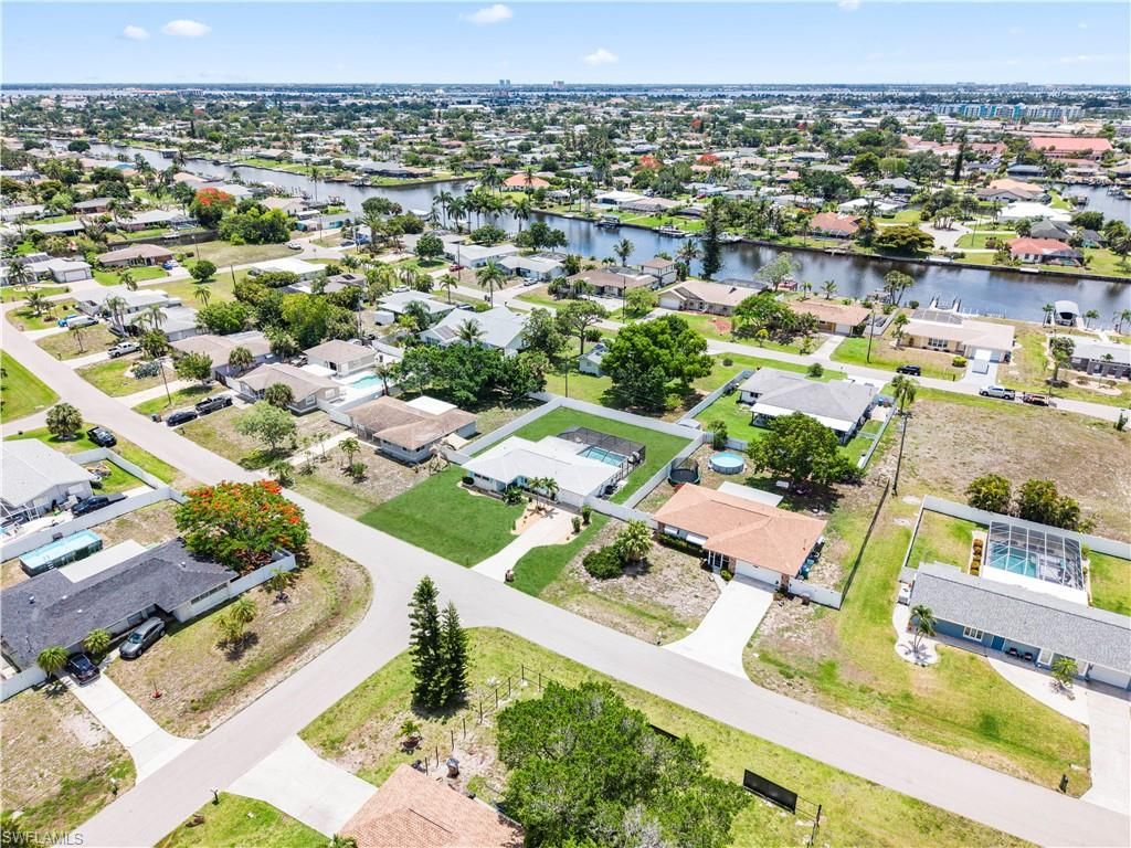 Image 33 of property listing at 710 SE 42nd LN, Cape Coral, FL 33904