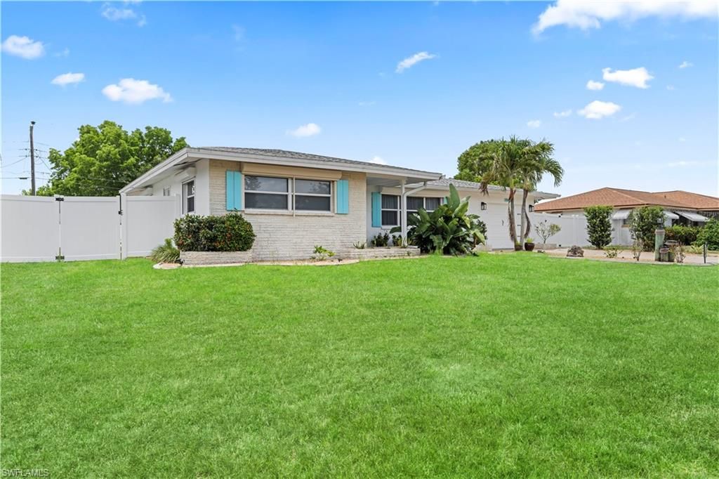 Image 36 of property listing at 710 SE 42nd LN, Cape Coral, FL 33904