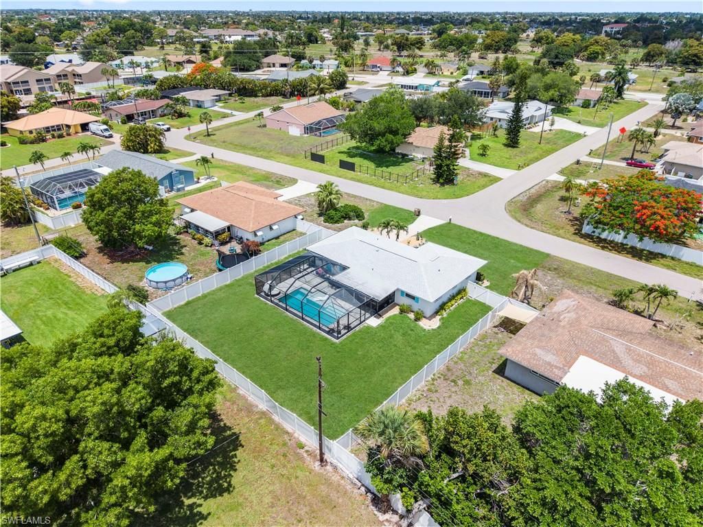 Image 38 of property listing at 710 SE 42nd LN, Cape Coral, FL 33904