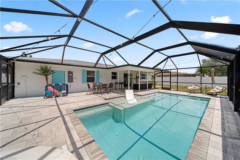 Image 8 of property listing at 710 SE 42nd LN, Cape Coral, FL 33904