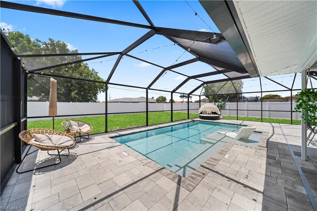 Image 9 of property listing at 710 SE 42nd LN, Cape Coral, FL 33904