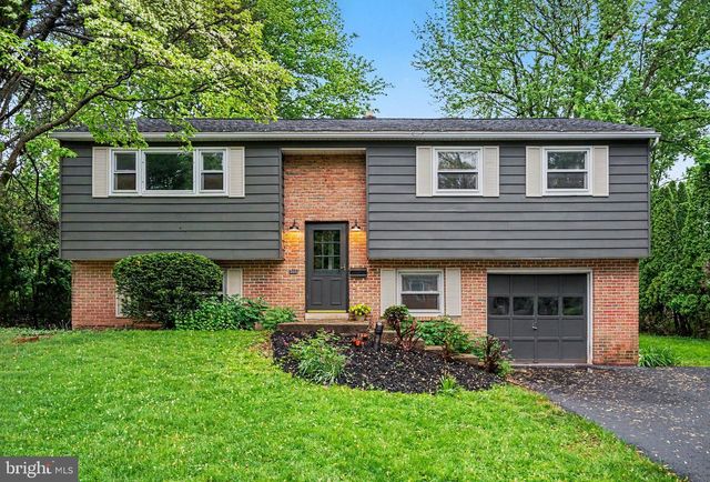 208 W 3RD ST, Red Hill, PA 18076