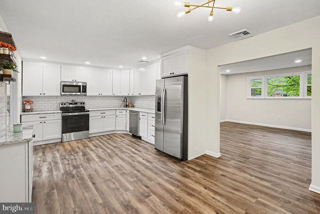 208 W 3RD ST, Red Hill, PA 18076