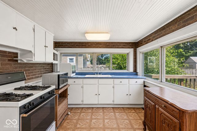 851 S Pershing Avenue, Indianapolis, IN 46221