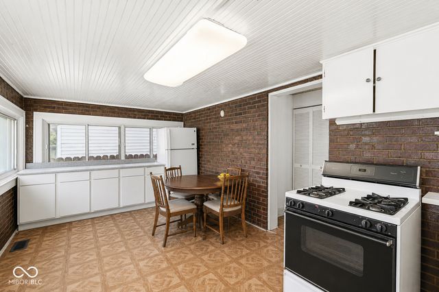 851 S Pershing Avenue, Indianapolis, IN 46221