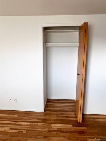 25719 Salem Court 69, Roseville, MI 48066