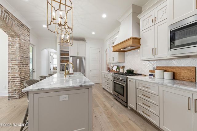 307 Queenstown Avenue, Youngsville, LA 70592