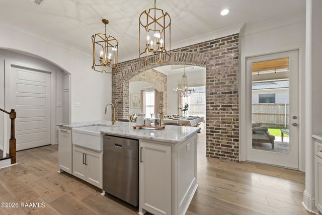 307 Queenstown Avenue, Youngsville, LA 70592