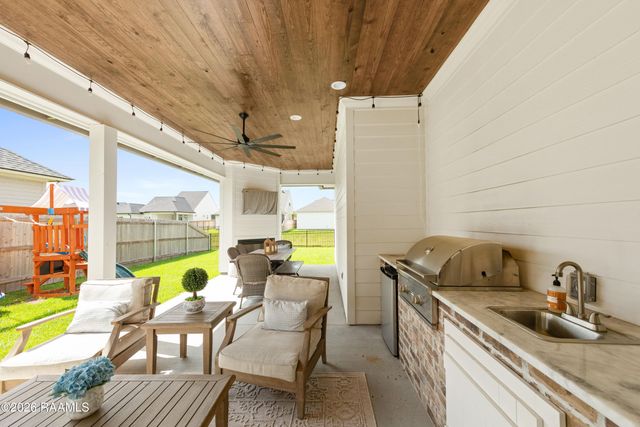 307 Queenstown Avenue, Youngsville, LA 70592