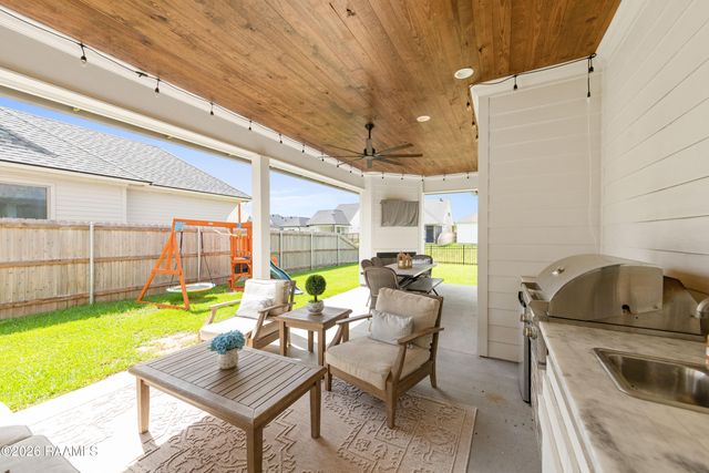 307 Queenstown Avenue, Youngsville, LA 70592