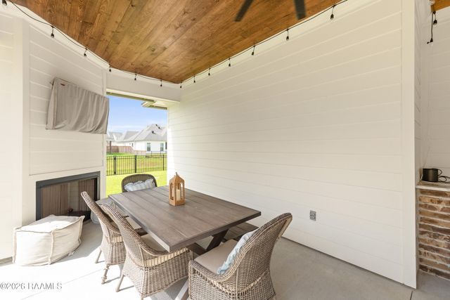 307 Queenstown Avenue, Youngsville, LA 70592