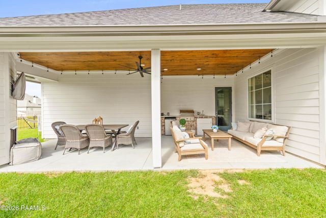 307 Queenstown Avenue, Youngsville, LA 70592