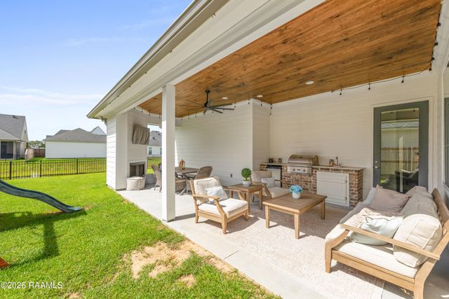 307 Queenstown Avenue, Youngsville, LA 70592