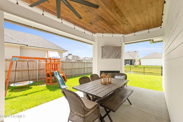 307 Queenstown Avenue, Youngsville, LA 70592