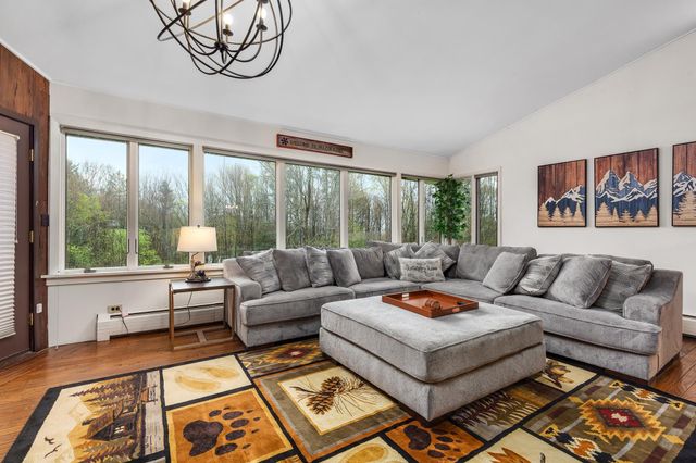 192 Cream Hill Road, Mendon, VT 05701