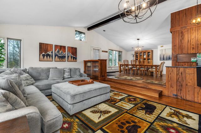 192 Cream Hill Road, Mendon, VT 05701