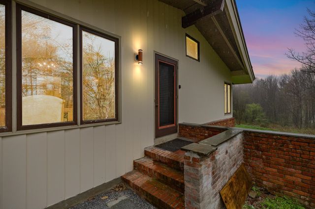 192 Cream Hill Road, Mendon, VT 05701